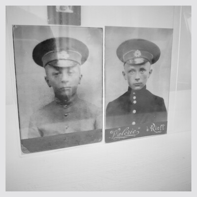 Photos se trouvant dans la chambre de Boulgakov, au 13 de la rue Saint André à Kiev